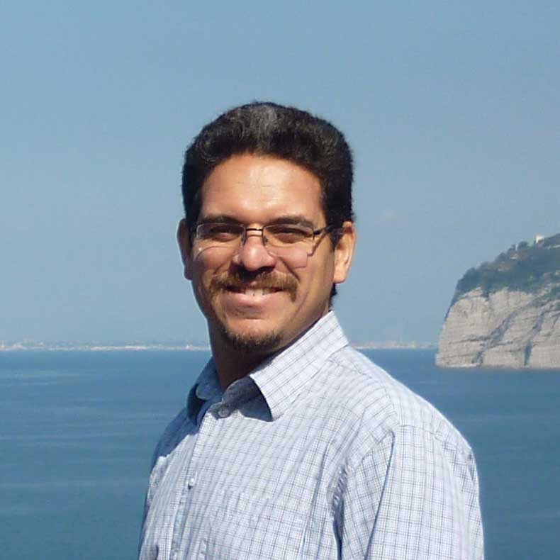 Headshot of Dario Bueno-Baques. 